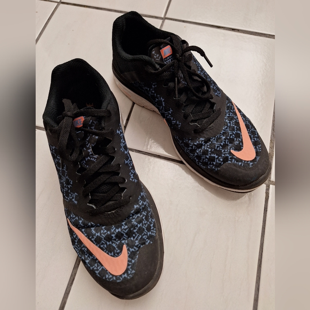 Nike Women's Black and Orange Running Shoes